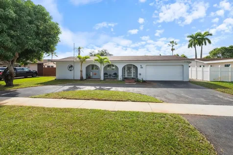 8820 Nw 4th Street Pembroke Pines FL 33024