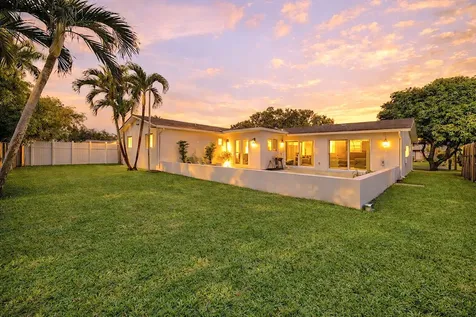 8820 Nw 4th Street Pembroke Pines FL 33024