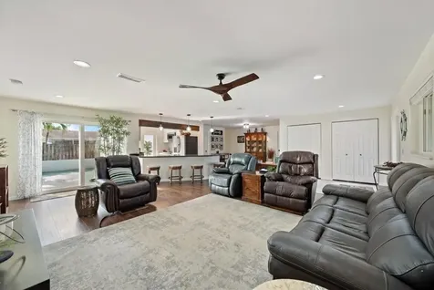 8820 Nw 4th Street Pembroke Pines FL 33024