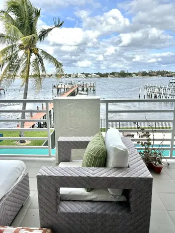 328 N Lake Drive Lantana FL 33462