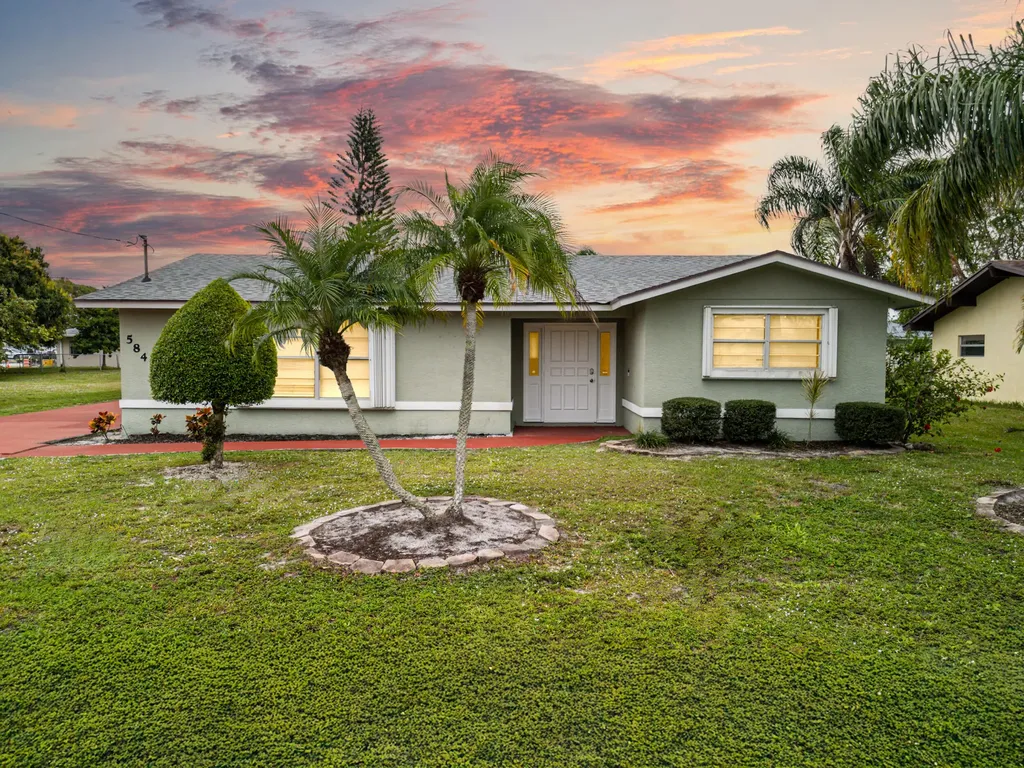 584 Se Greenway Terrace Port Saint Lucie FL 34983