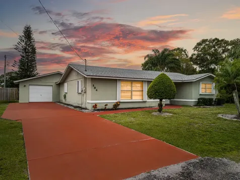 584 Se Greenway Terrace Port Saint Lucie FL 34983
