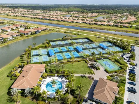 8688 Sw Cantante Way Port Saint Lucie FL 34987