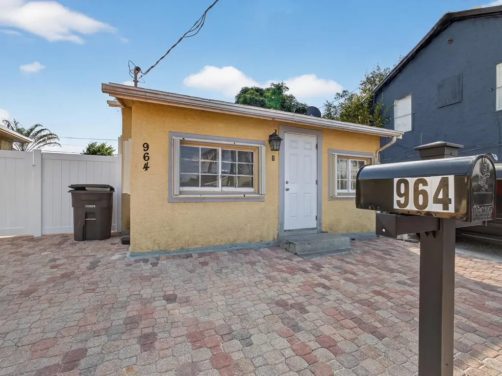 964 W Lakewood Road West Palm Beach FL 33405