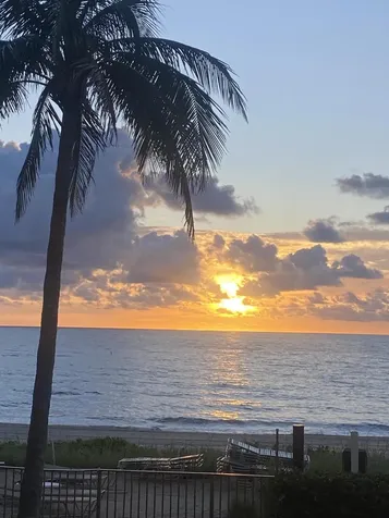 1021 Hillsboro Mile Lighthouse Point FL 33064