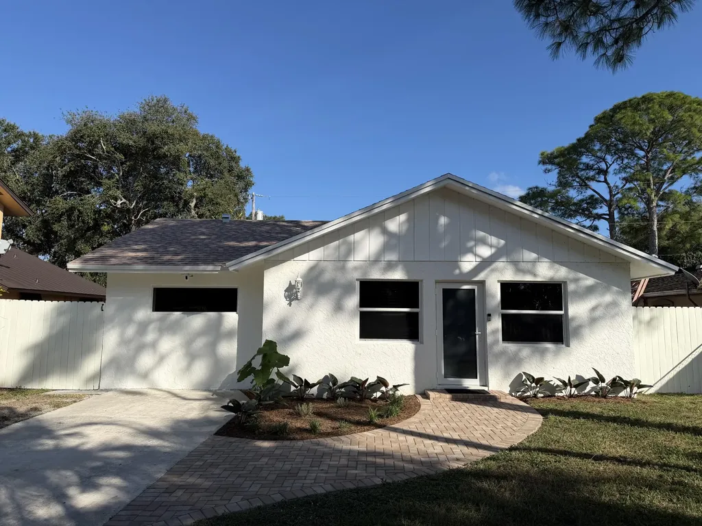 7676 4th Terrace Lake Worth FL 33463