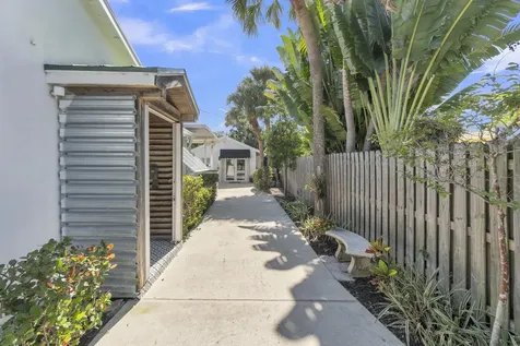 205 N 18th Avenue Lake Worth Beach FL 33460