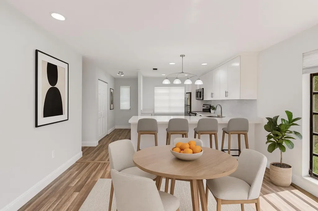 8536 Casa Del Lago Boca Raton FL 33433