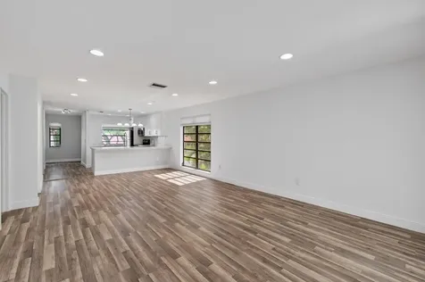 8536 Casa Del Lago Boca Raton FL 33433