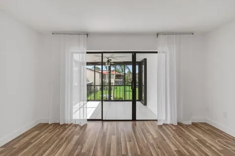 8536 Casa Del Lago Boca Raton FL 33433