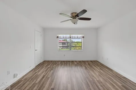 8536 Casa Del Lago Boca Raton FL 33433