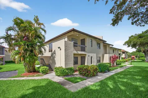 8536 Casa Del Lago Boca Raton FL 33433