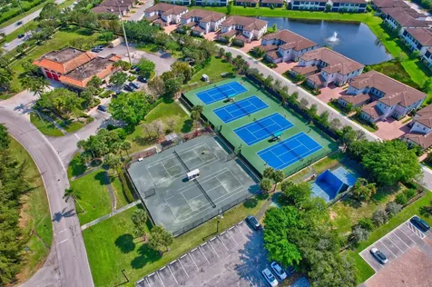 8536 Casa Del Lago Boca Raton FL 33433