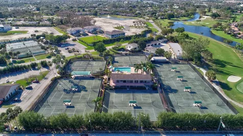 8536 Casa Del Lago Boca Raton FL 33433