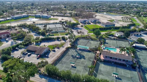 8536 Casa Del Lago Boca Raton FL 33433