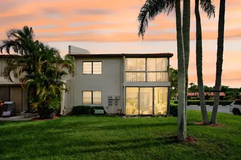 8536 Casa Del Lago Boca Raton FL 33433