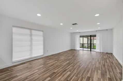 8536 Casa Del Lago Boca Raton FL 33433