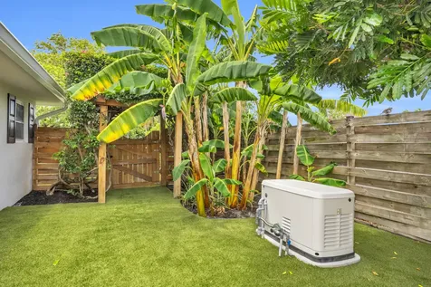 11 Se Splitrail Circle Jupiter FL 33469