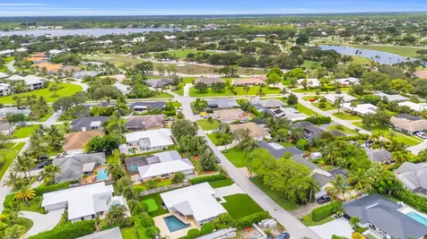11 Se Splitrail Circle Jupiter FL 33469