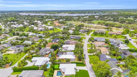 11 Se Splitrail Circle Jupiter FL 33469