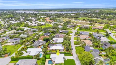 11 Se Splitrail Circle Jupiter FL 33469
