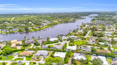 11 Se Splitrail Circle Jupiter FL 33469
