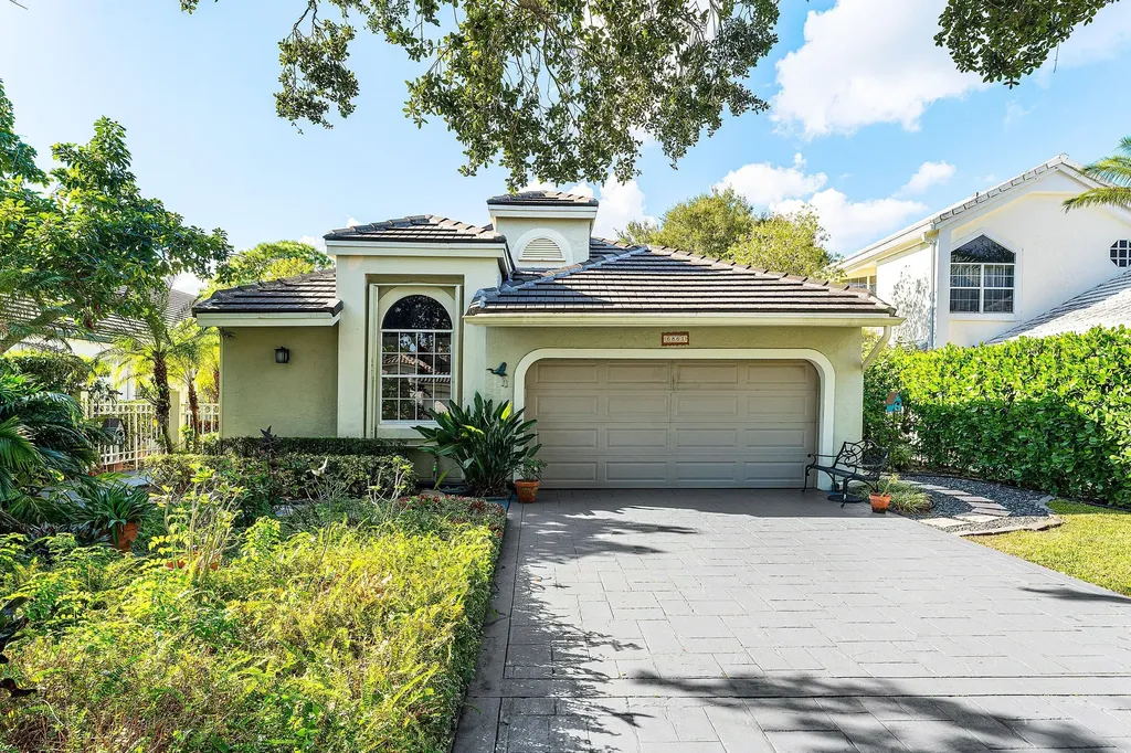 6861 Briarlake Circle Palm Beach Gardens FL 33418