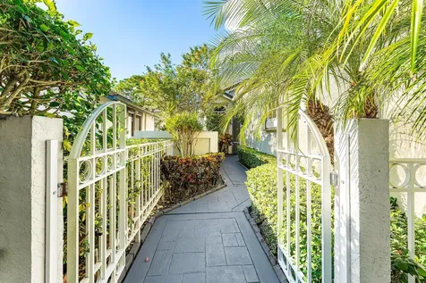 6861 Briarlake Circle Palm Beach Gardens FL 33418