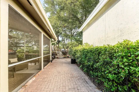 6861 Briarlake Circle Palm Beach Gardens FL 33418