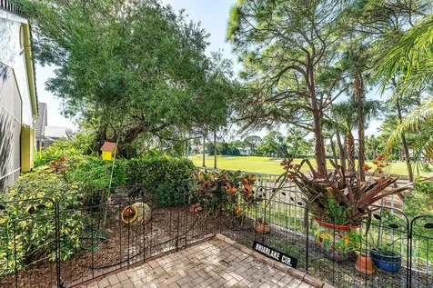 6861 Briarlake Circle Palm Beach Gardens FL 33418