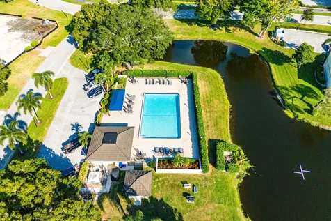 6861 Briarlake Circle Palm Beach Gardens FL 33418