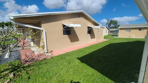 2802 Crown Court Delray Beach FL 33445