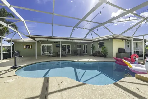 762 SE River Lane Port Saint Lucie FL 34983