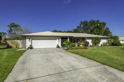 762 SE River Lane Port Saint Lucie FL 34983