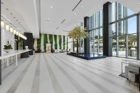 851 Ne 1st Avenue Miami FL 33132
