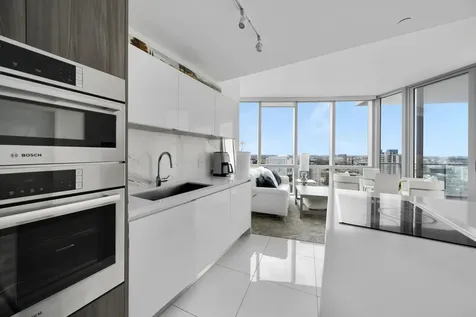 851 Ne 1st Avenue Miami FL 33132