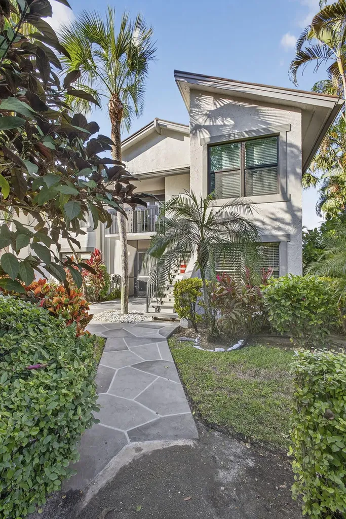 11267 Pond View Drive Wellington FL 33414