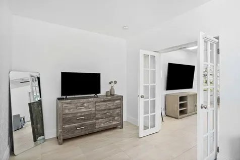 124 Oregon Lane Boca Raton FL 33487