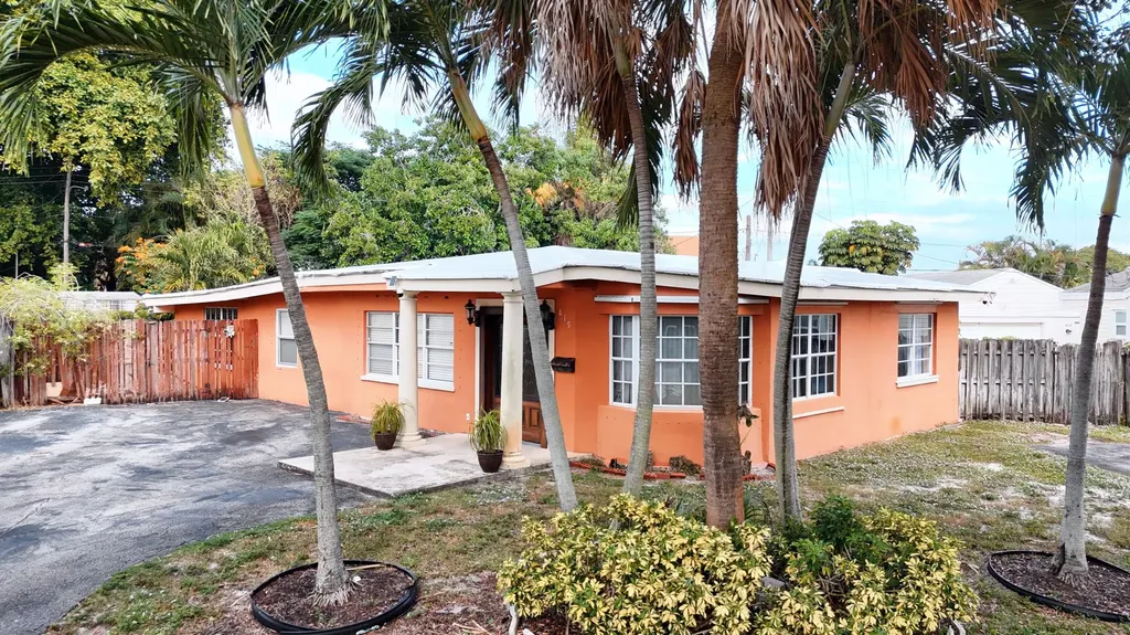 819 Colonial Road West Palm Beach FL 33405