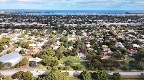 819 Colonial Road West Palm Beach FL 33405
