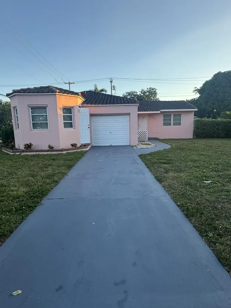 1600 Van Buren Street Hollywood FL 33020
