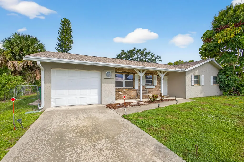 607 SE Forgal Street Port Saint Lucie FL 34983
