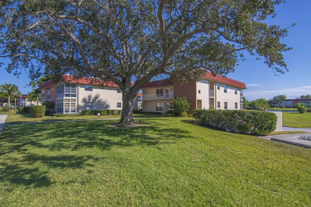 68 Royal Oak Court Vero Beach FL 32962