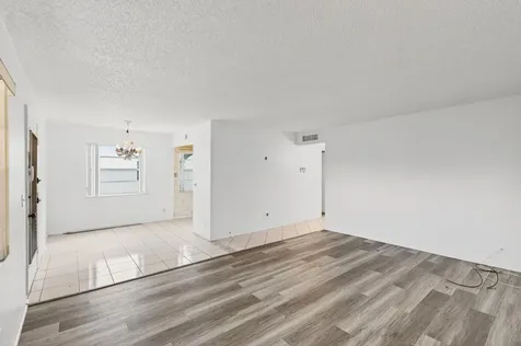180 Flanders D Delray Beach FL 33484