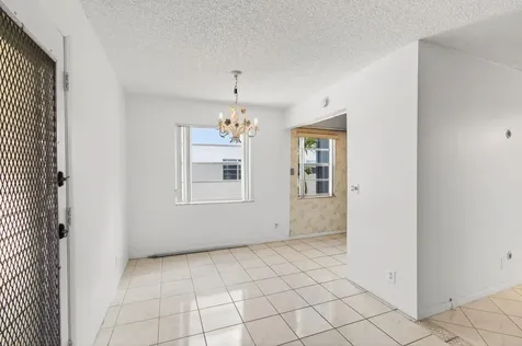 180 Flanders D Delray Beach FL 33484