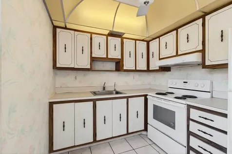 180 Flanders D Delray Beach FL 33484