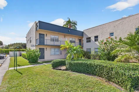 180 Flanders D Delray Beach FL 33484