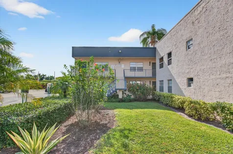180 Flanders D Delray Beach FL 33484