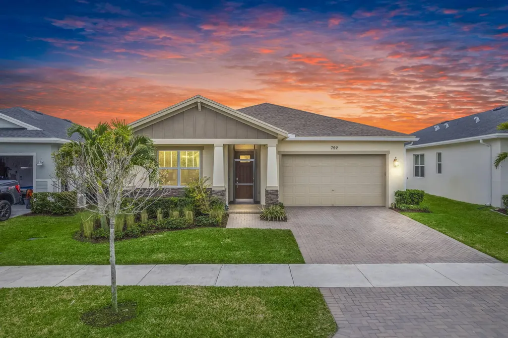 792 Se Bloomfield Road Port Saint Lucie FL 34986