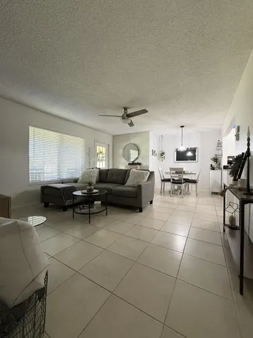 330 Knotty Pine Circle Greenacres FL 33463